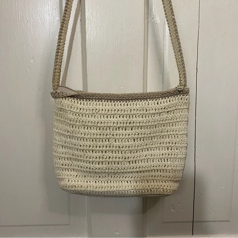 CHATEAU | Handmade in China Crochet Tan Crossbody Bag with Bow - Picture 11 of 11